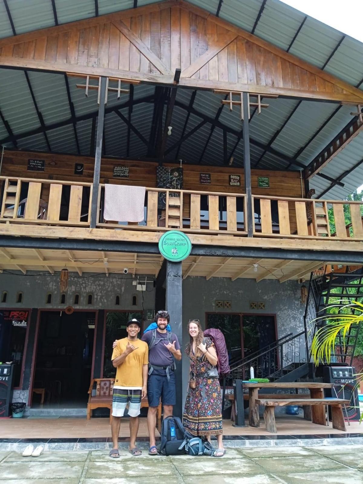 Appartamento Air Manis Secret Surfcamp Taluk Batung Esterno foto