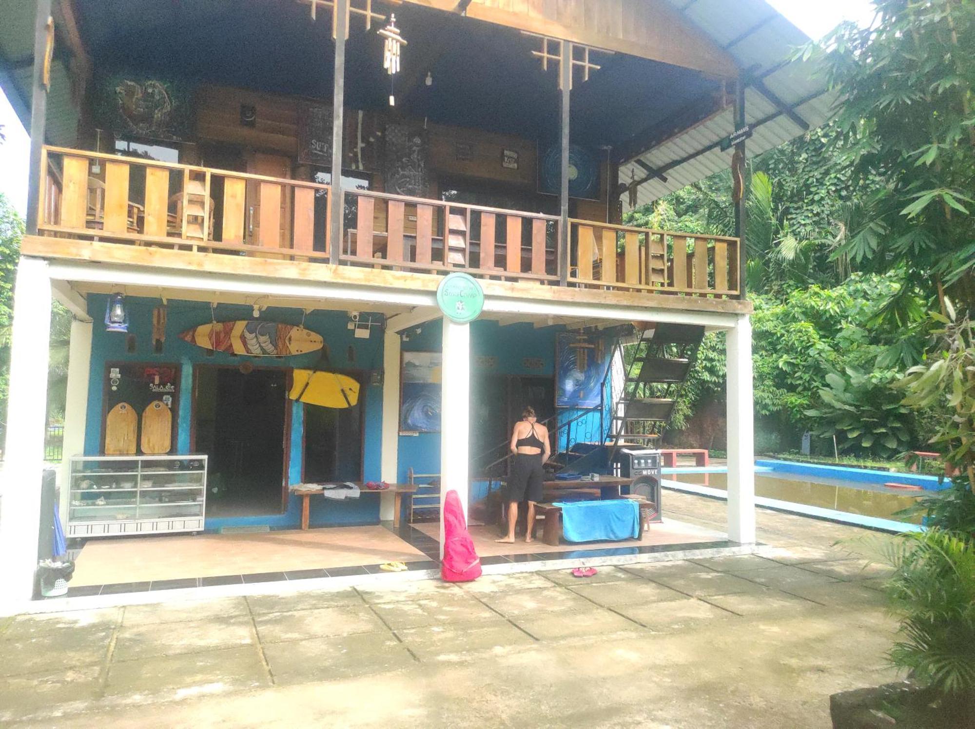 Appartamento Air Manis Secret Surfcamp Taluk Batung Esterno foto
