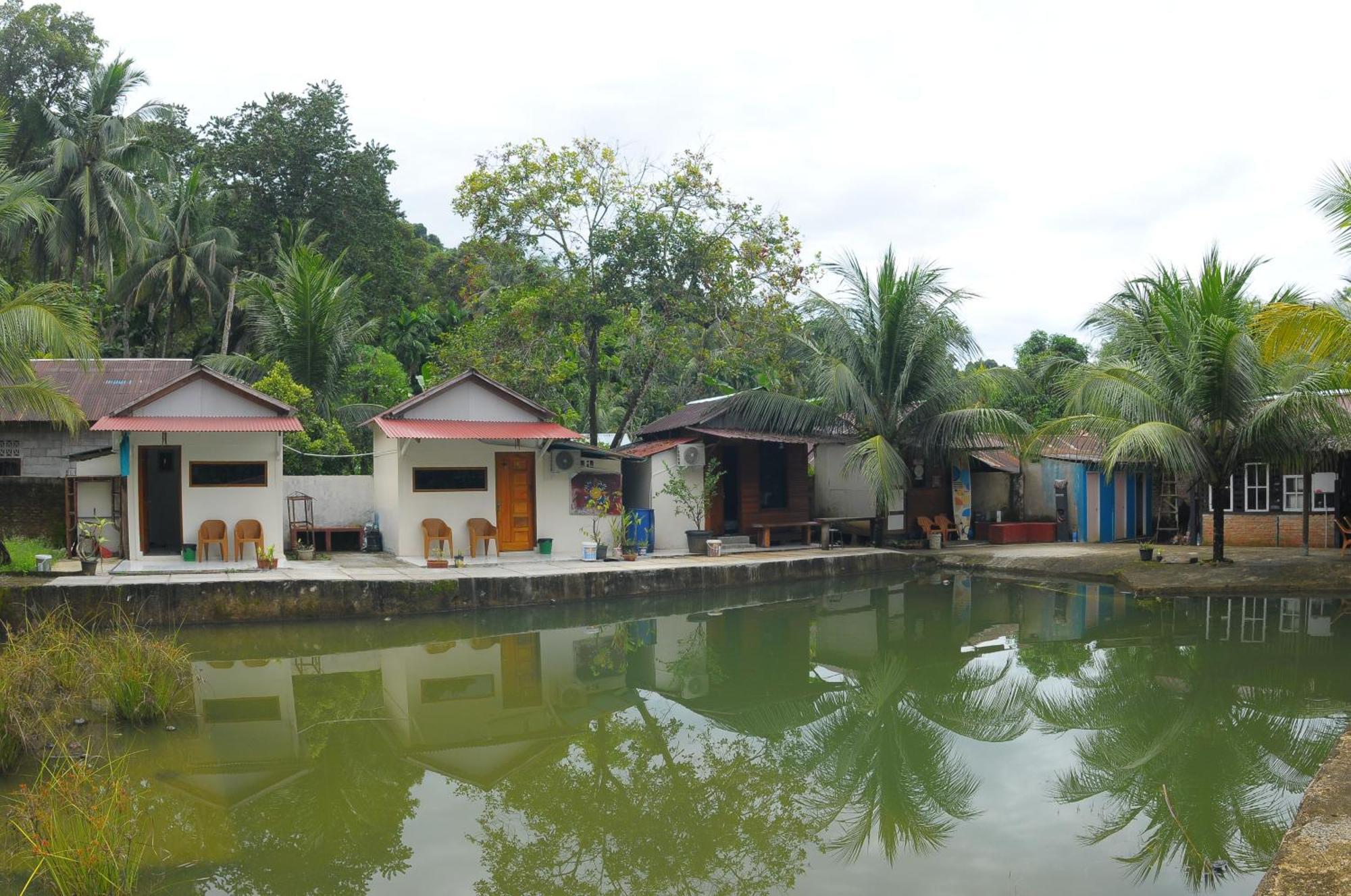 Appartamento Air Manis Secret Surfcamp Taluk Batung Esterno foto