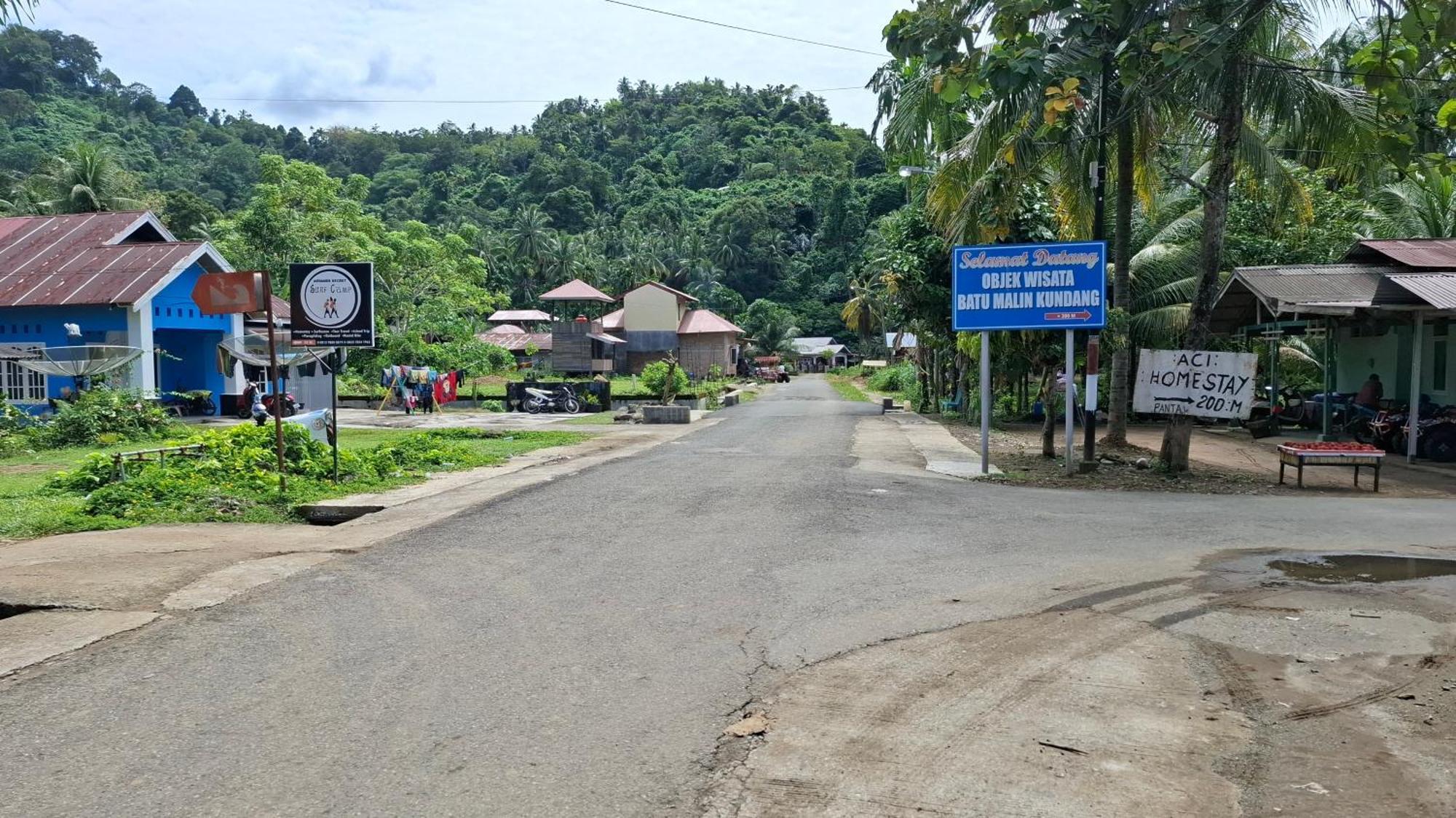 Appartamento Air Manis Secret Surfcamp Taluk Batung Esterno foto