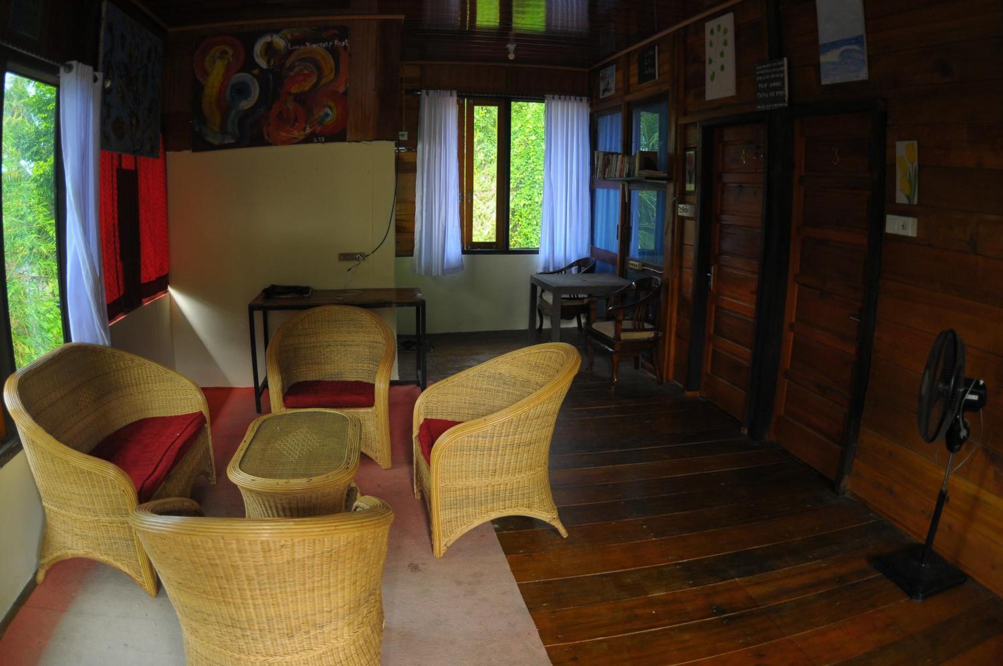 Appartamento Air Manis Secret Surfcamp Taluk Batung Esterno foto
