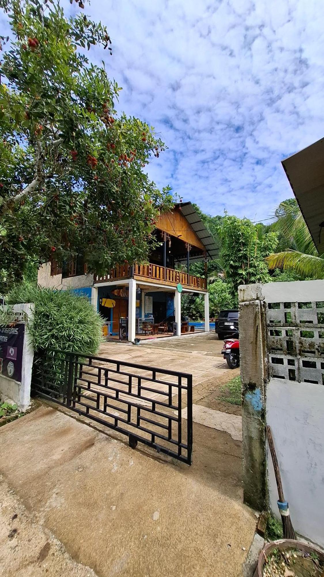 Appartamento Air Manis Secret Surfcamp Taluk Batung Esterno foto