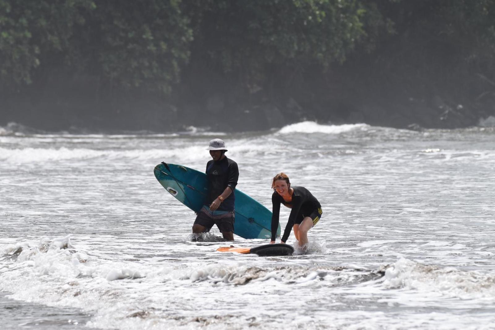 Appartamento Air Manis Secret Surfcamp Taluk Batung Esterno foto