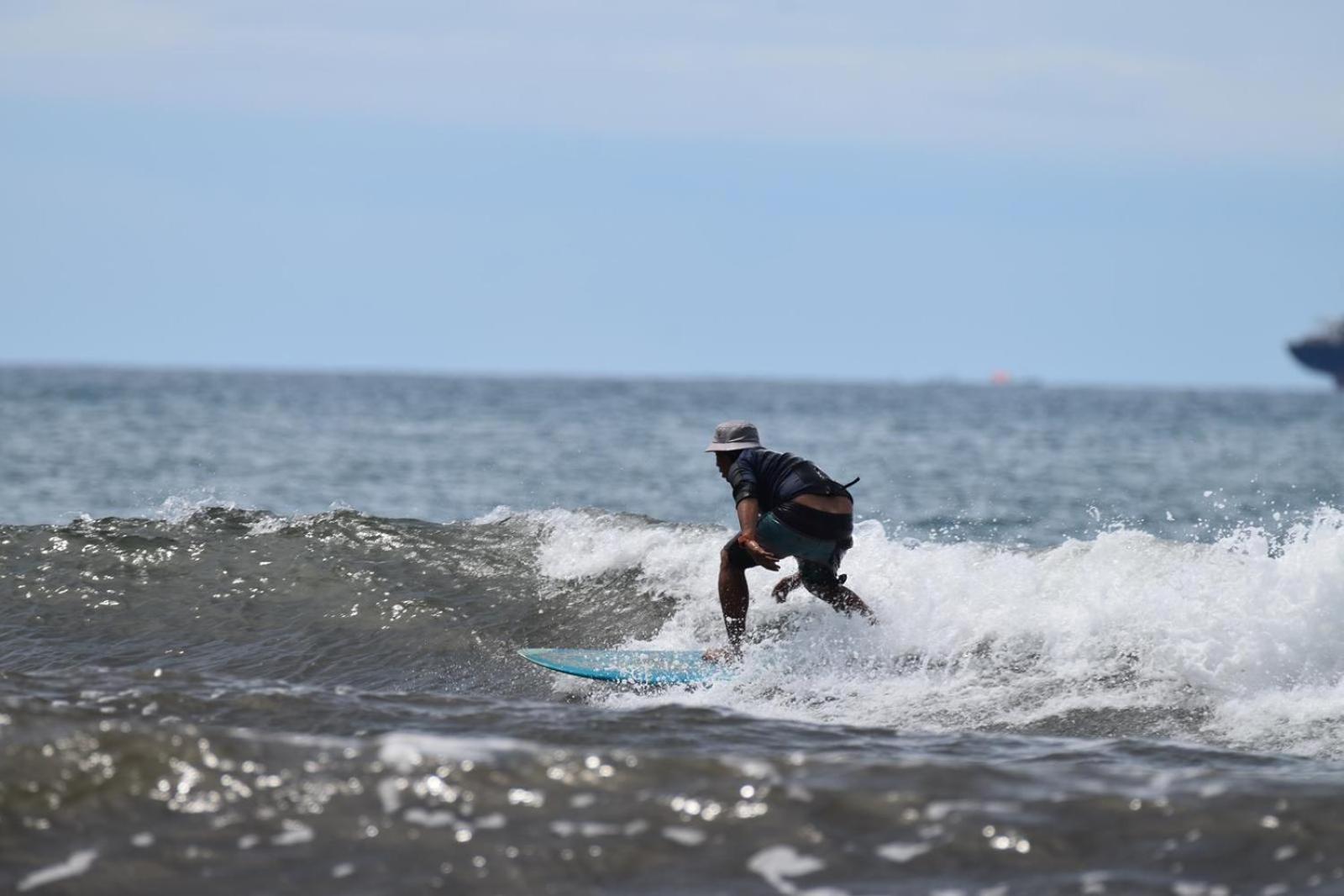 Appartamento Air Manis Secret Surfcamp Taluk Batung Esterno foto