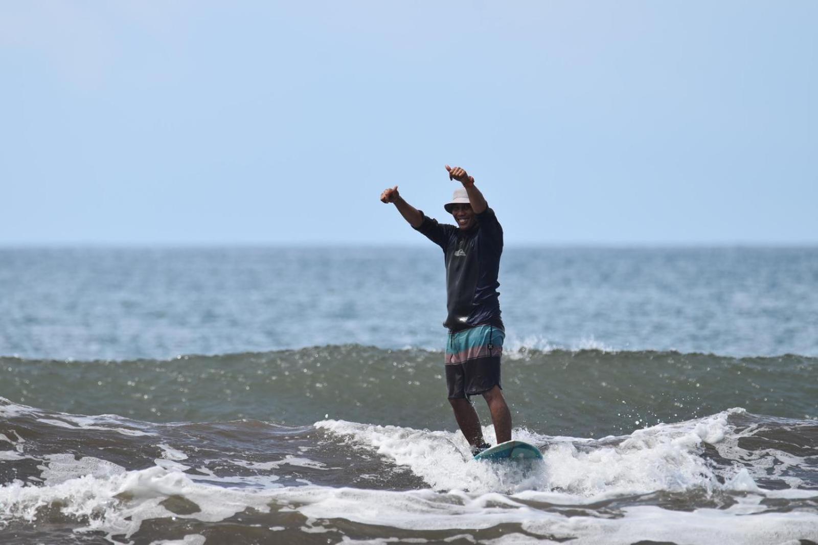 Appartamento Air Manis Secret Surfcamp Taluk Batung Esterno foto